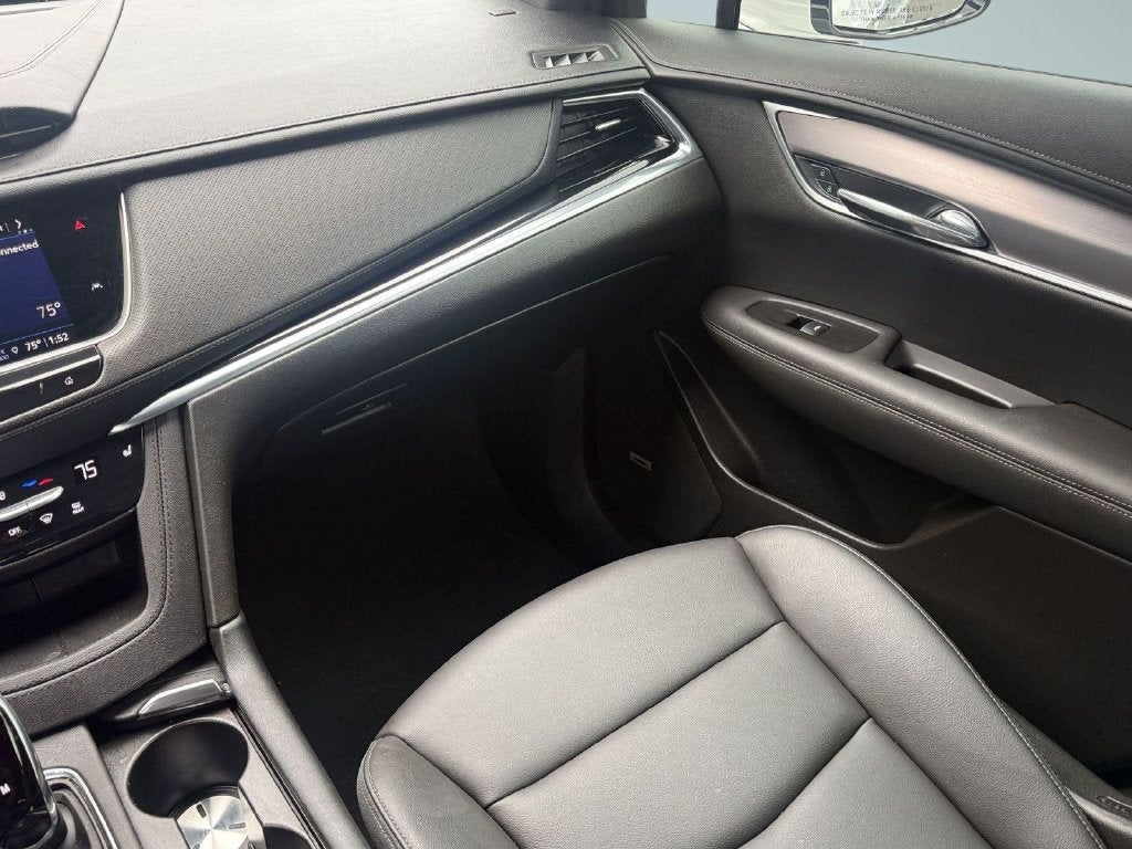 2025 Cadillac XT6 Luxury
