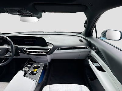 2024 Cadillac LYRIQ Luxury 2
