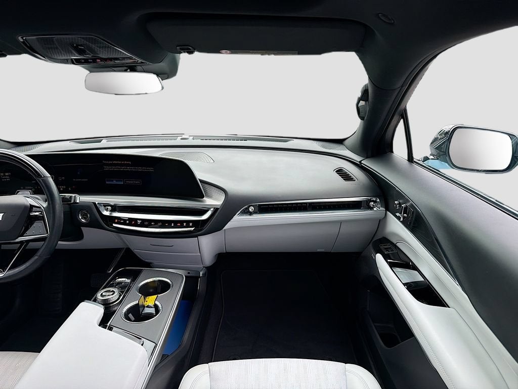 2024 Cadillac LYRIQ Luxury 2