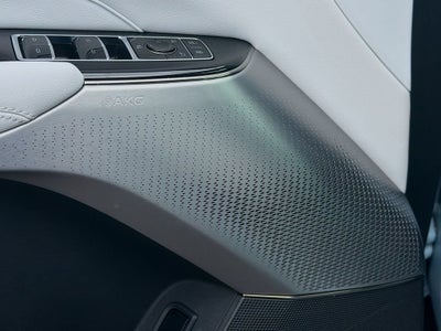2024 Cadillac LYRIQ Luxury 2