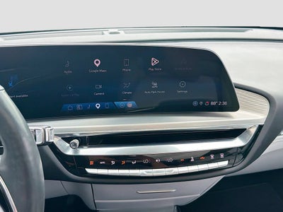 2024 Cadillac LYRIQ Luxury 2