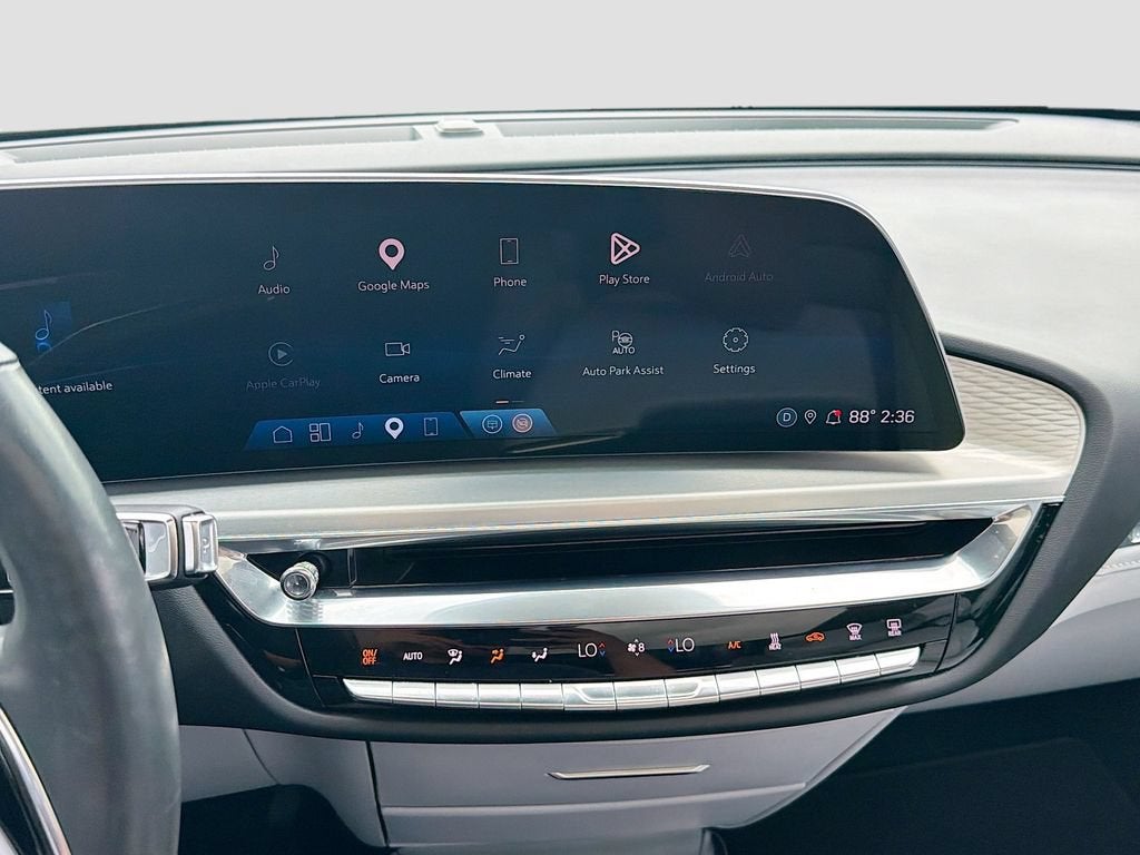2024 Cadillac LYRIQ Luxury 2