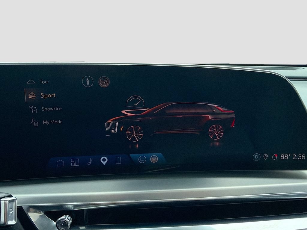 2024 Cadillac LYRIQ Luxury 2