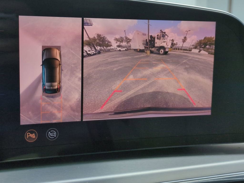 2024 Cadillac LYRIQ Sport 2