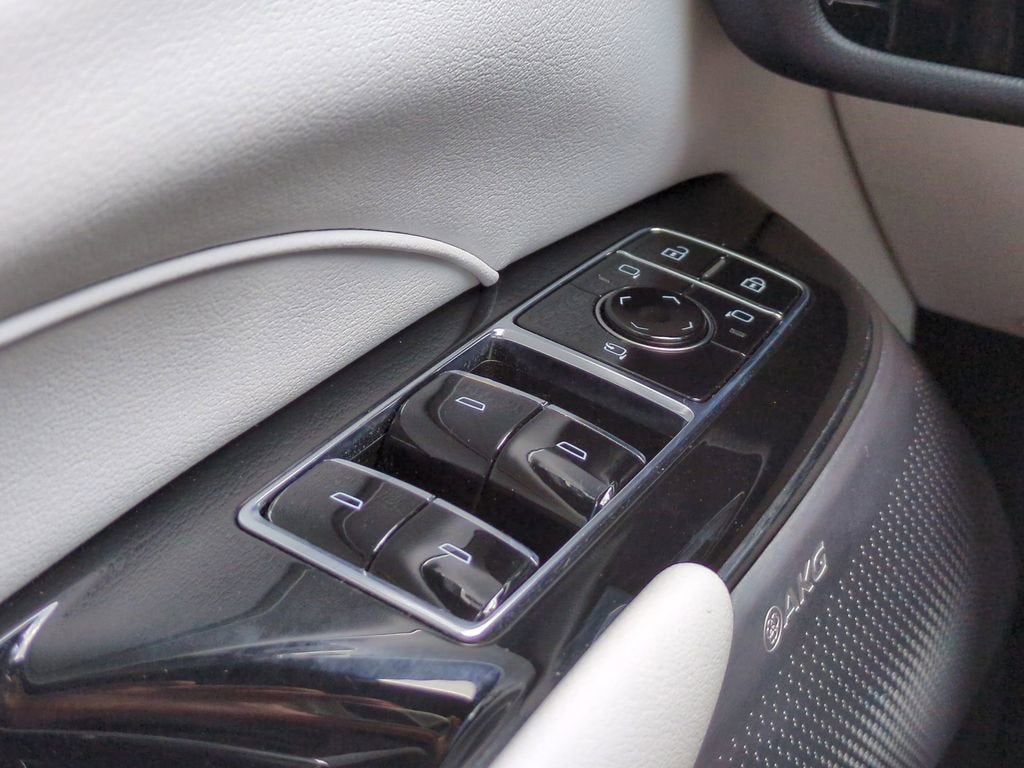 2024 Cadillac LYRIQ Sport 2