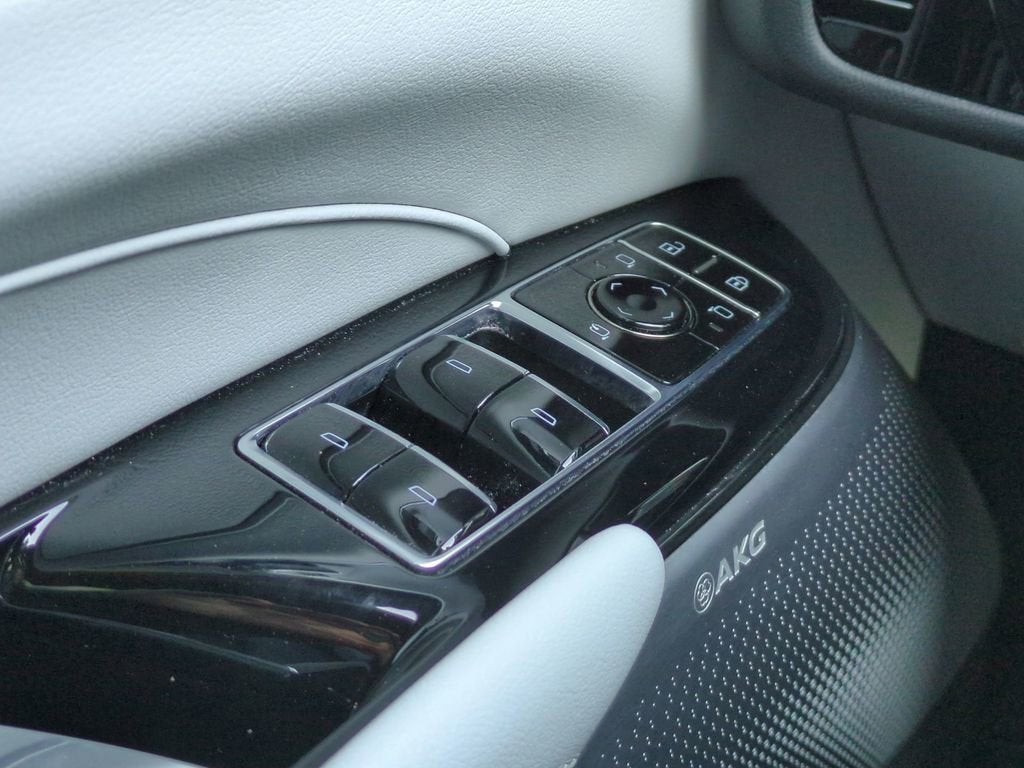 2024 Cadillac LYRIQ Sport 3