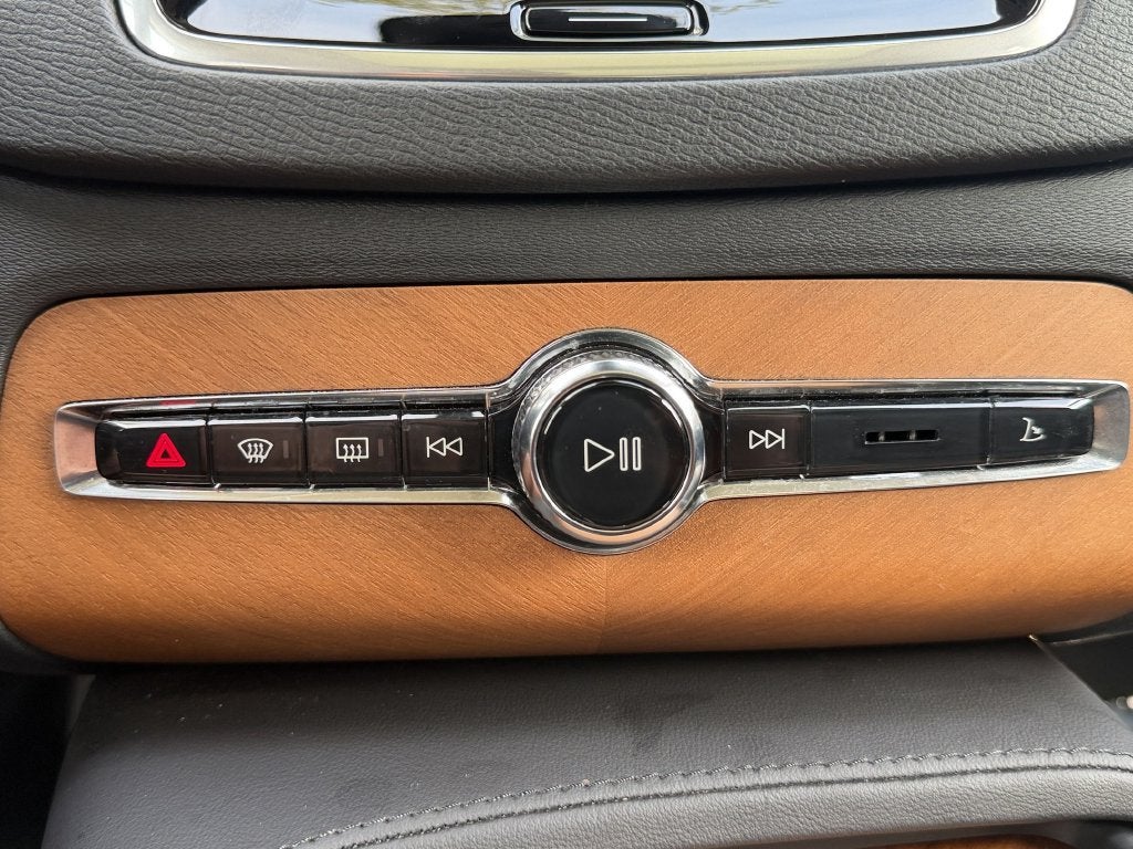 2024 Volvo XC90 Recharge Plug-In Hyb Plus Bright Theme