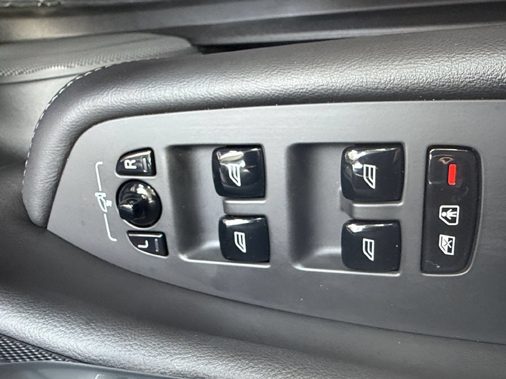 2024 Volvo XC90 Recharge Plug-In Hyb Plus Bright Theme