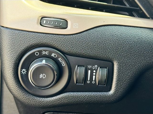 2018 Jeep Cherokee Latitude Tech Connect