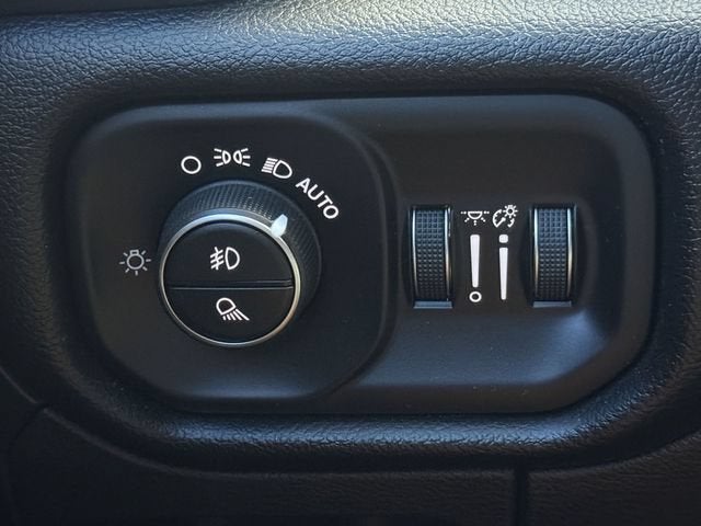 2019 RAM 1500 Big Horn/Lone Star Crew Cab 4x4 5'7" Box