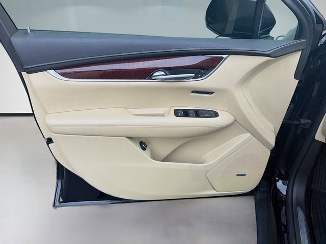 2017 Cadillac XT5 Luxury FWD