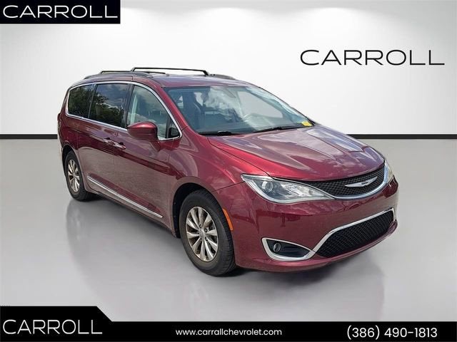 2017 Chrysler Pacifica Touring-L's photo