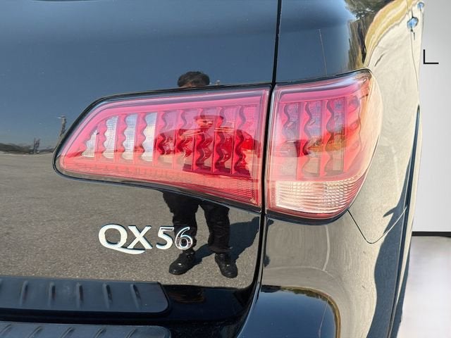 2012 INFINITI QX56 8-passenger