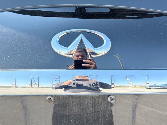 2012 INFINITI QX56 8-passenger