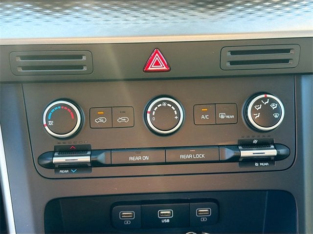 2024 Kia Carnival LX