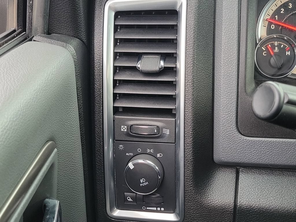 2018 RAM 1500 Big Horn Crew Cab 4x4 5'7" Box