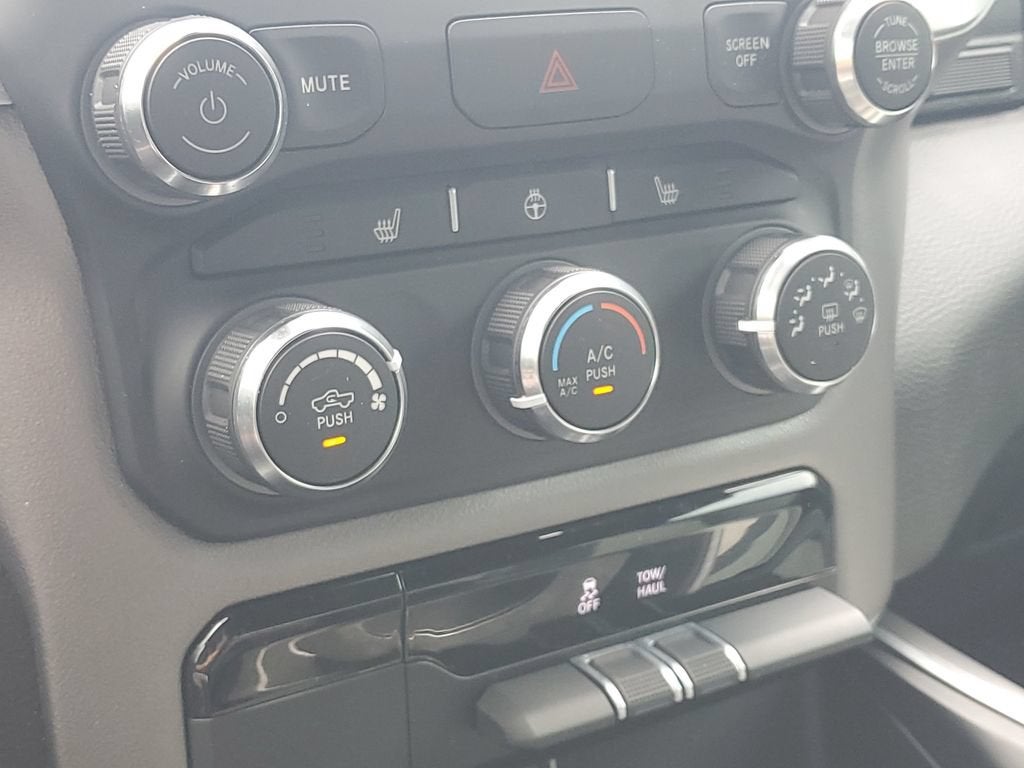 2023 RAM 1500 Big Horn Crew Cab 4x4 5'7" Box