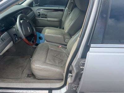 2011 Lincoln Town Car Signature Limited