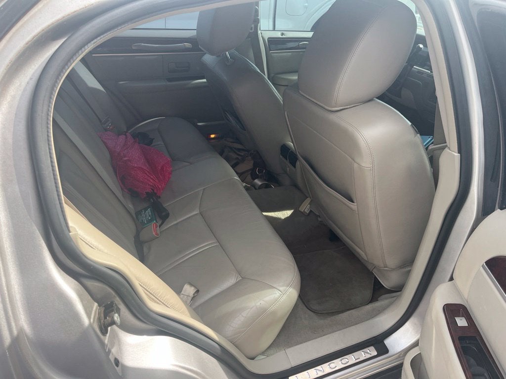 2011 Lincoln Town Car Signature Limited