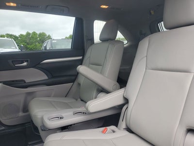 2019 Toyota Highlander SE