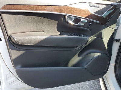 2019 Volvo XC90 Momentum