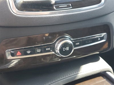 2019 Volvo XC90 Momentum