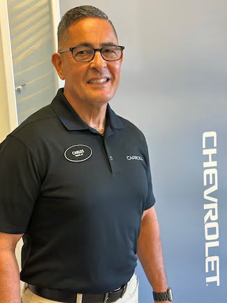 A photo of Spanish technician man is displayed.